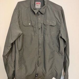 Wrangler outdoor convertible sleeve shirt size Large regular fit
